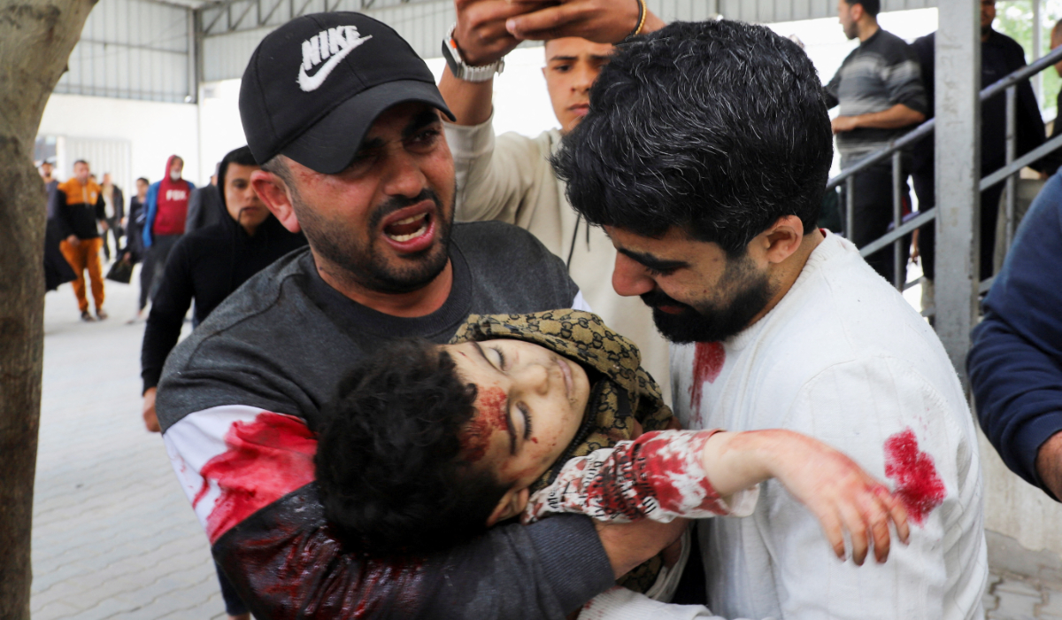 arabnews's tweet image. #Gaza civil defense agency said on Tuesday that 10 people were killed in separate Israeli strikes in the north. #Palestine arab.news/g2f6y