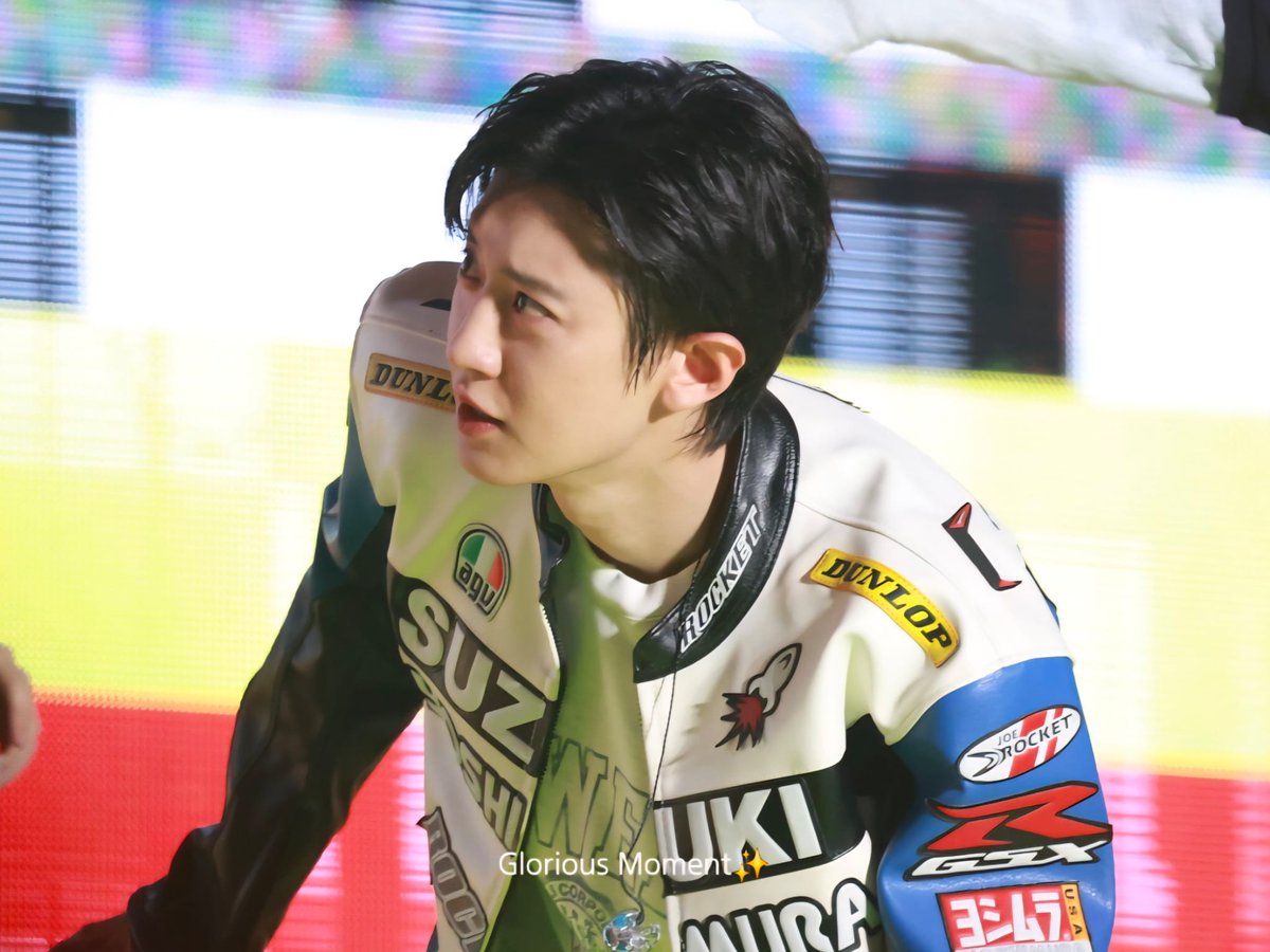 hourly chanyeol tweet media