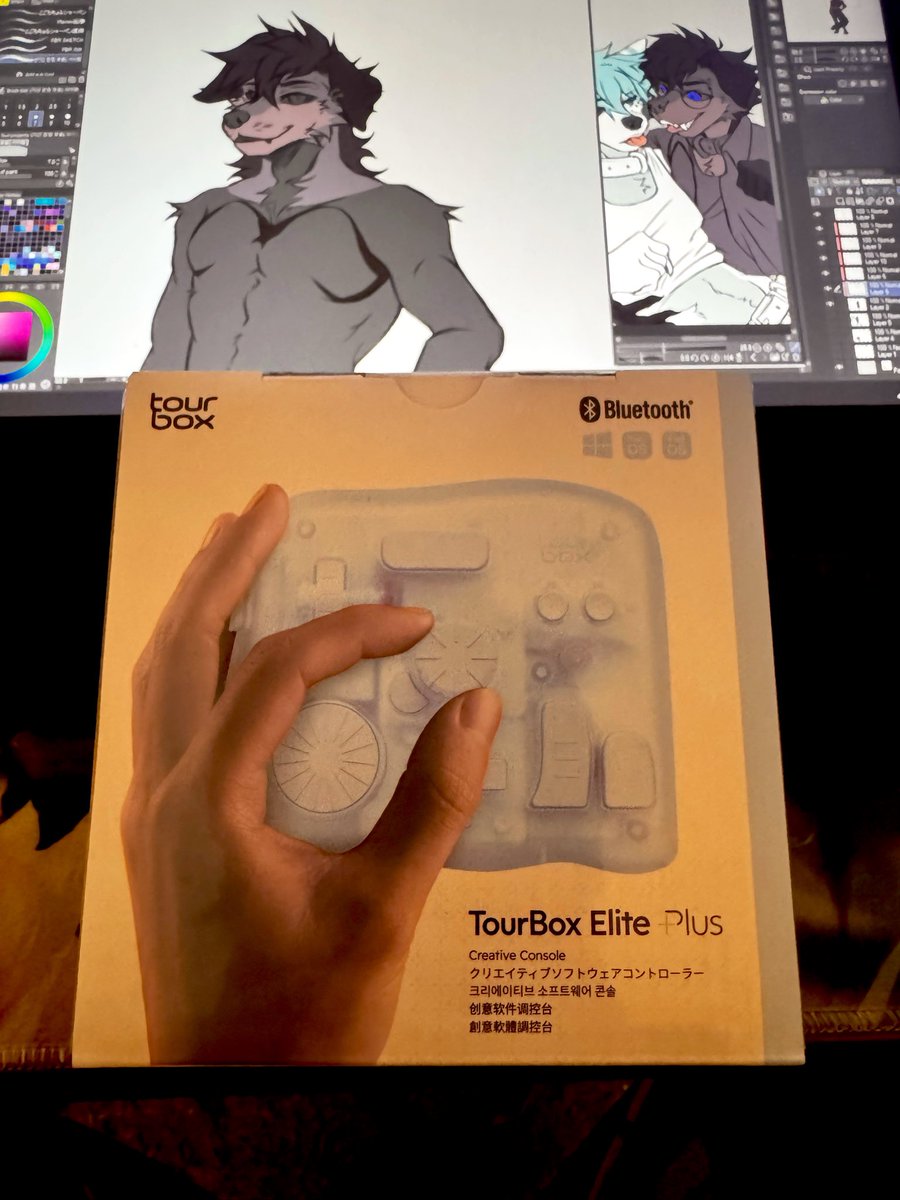 AkitaFantasy's tweet photo. I fuckin wuv my bf!! @sojirouo 😭❤️ he literally just got me a monitor arm for my wacom, and now disssss?! https://t.co/xPbzIrrbk1