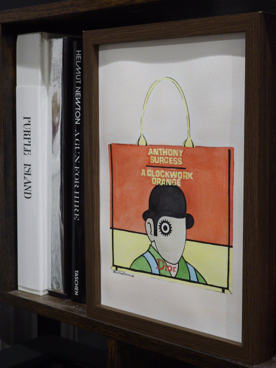 LaModeUnknown's tweet image. Just finished painting this 'A Clockwork Orange' book tote of ✨️Dior✨️ in watercolors.🪡

I ADORE the paper's texture.