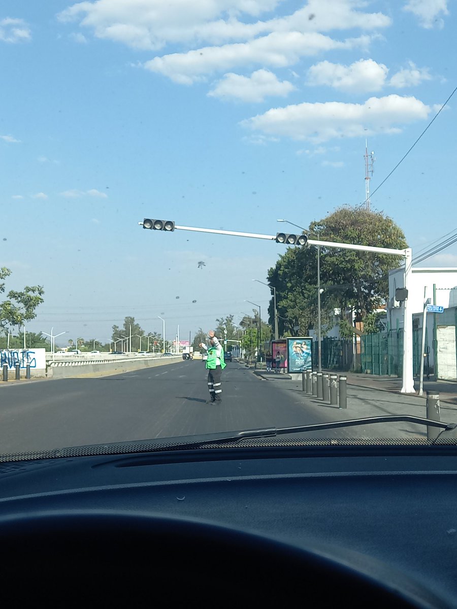 Presente, mañana quién sabe tweet media