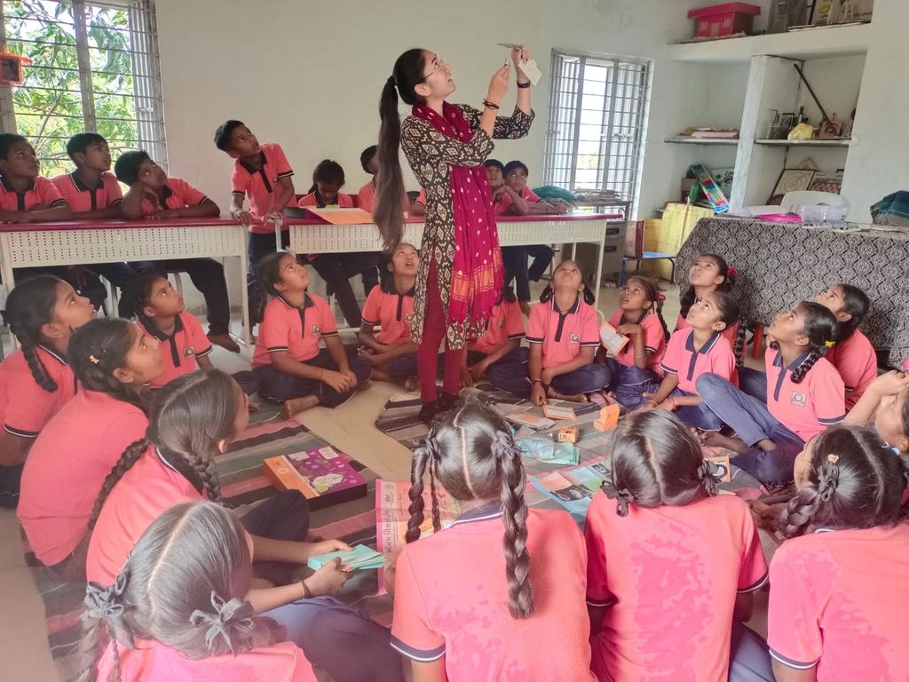 manthancsc's tweet image. On #worldQuantumday Students of Narmada district empowering their minds by Quantum kit demonstration in the tribal village of #narmadadistrict #Gujarat. #picgujcost #quatumscience #quatumphysics