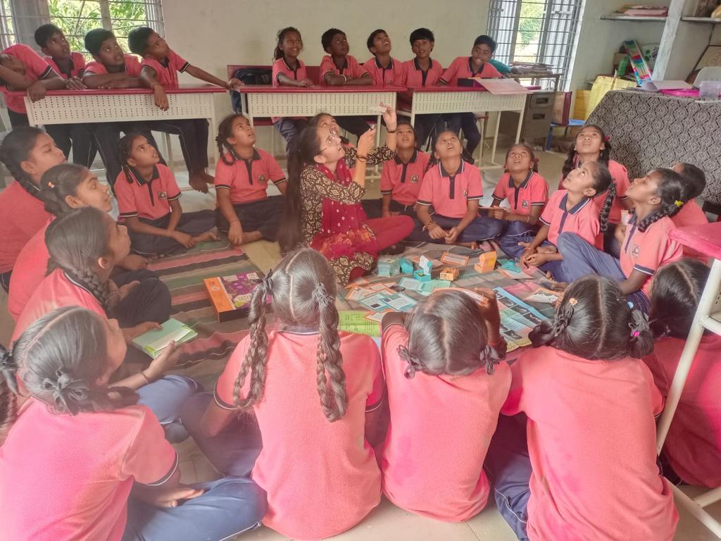 manthancsc's tweet image. On #worldQuantumday Students of Narmada district empowering their minds by Quantum kit demonstration in the tribal village of #narmadadistrict #Gujarat. #picgujcost #quatumscience #quatumphysics