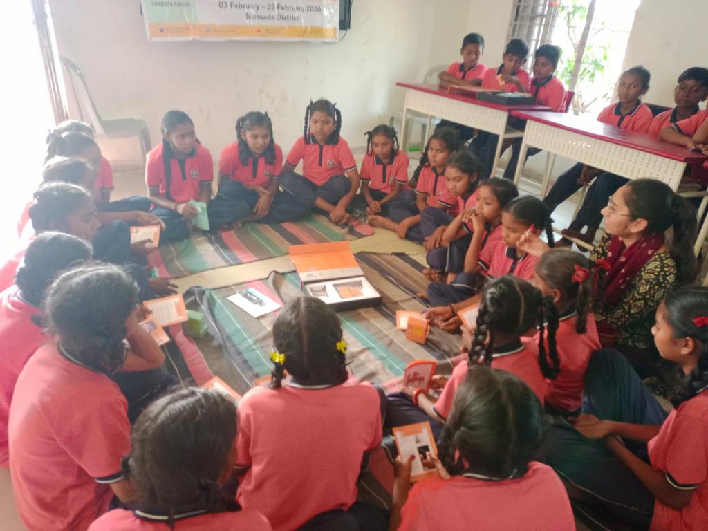 manthancsc's tweet image. On #worldQuantumday Students of Narmada district empowering their minds by Quantum kit demonstration in the tribal village of #narmadadistrict #Gujarat. #picgujcost #quatumscience #quatumphysics