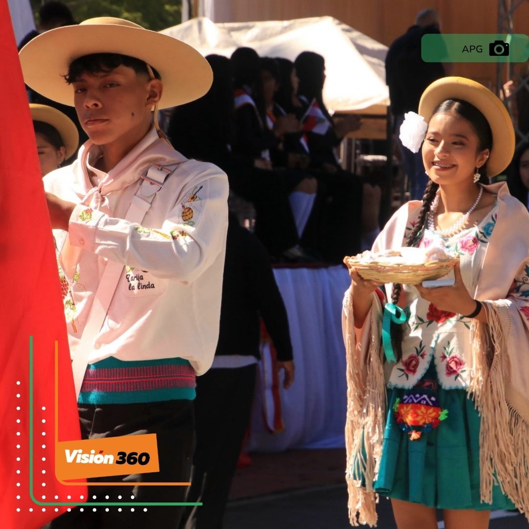 vision360_bo's tweet image. 🟠 #Visión360 l Imágenes del desfile cívico-militar realizado en Tarija en conmemoración de los 209 años de la Batalla de La Tablada.
#Tarija #Desfile
📷: APG