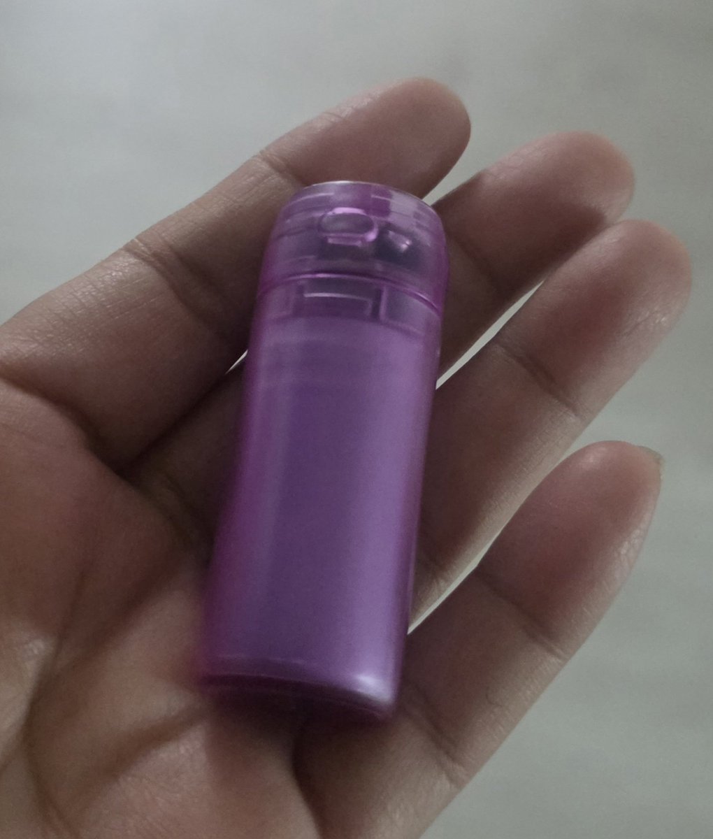 우리 아미밤에 넣는 충전식 배터리도
비행기 탈 때 따로 빼서 들고타야겠다. 
일아미분 어제 위탁수화물에 넣고 부쳤는데, 아미밤 속에 들어있어서 같이 폐기했데.. ㅜㅜ
해투가는 아미들은 미리 잘 챙기자...