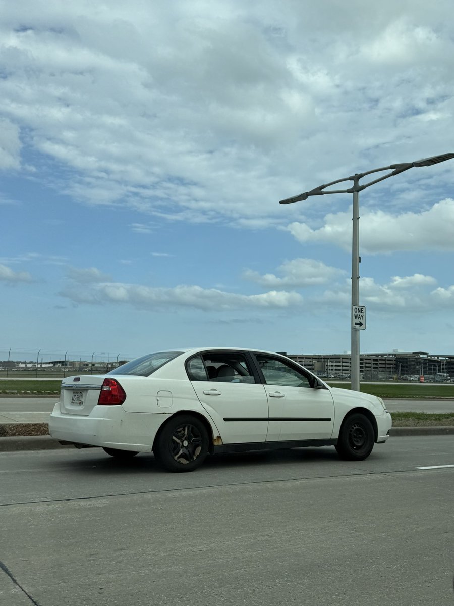 thought of <a href="/SyAcYoU_JAPAN/">社長</a> seeing this on my way to work today; though this Malibu is not as nice, it does match how most of them look in America