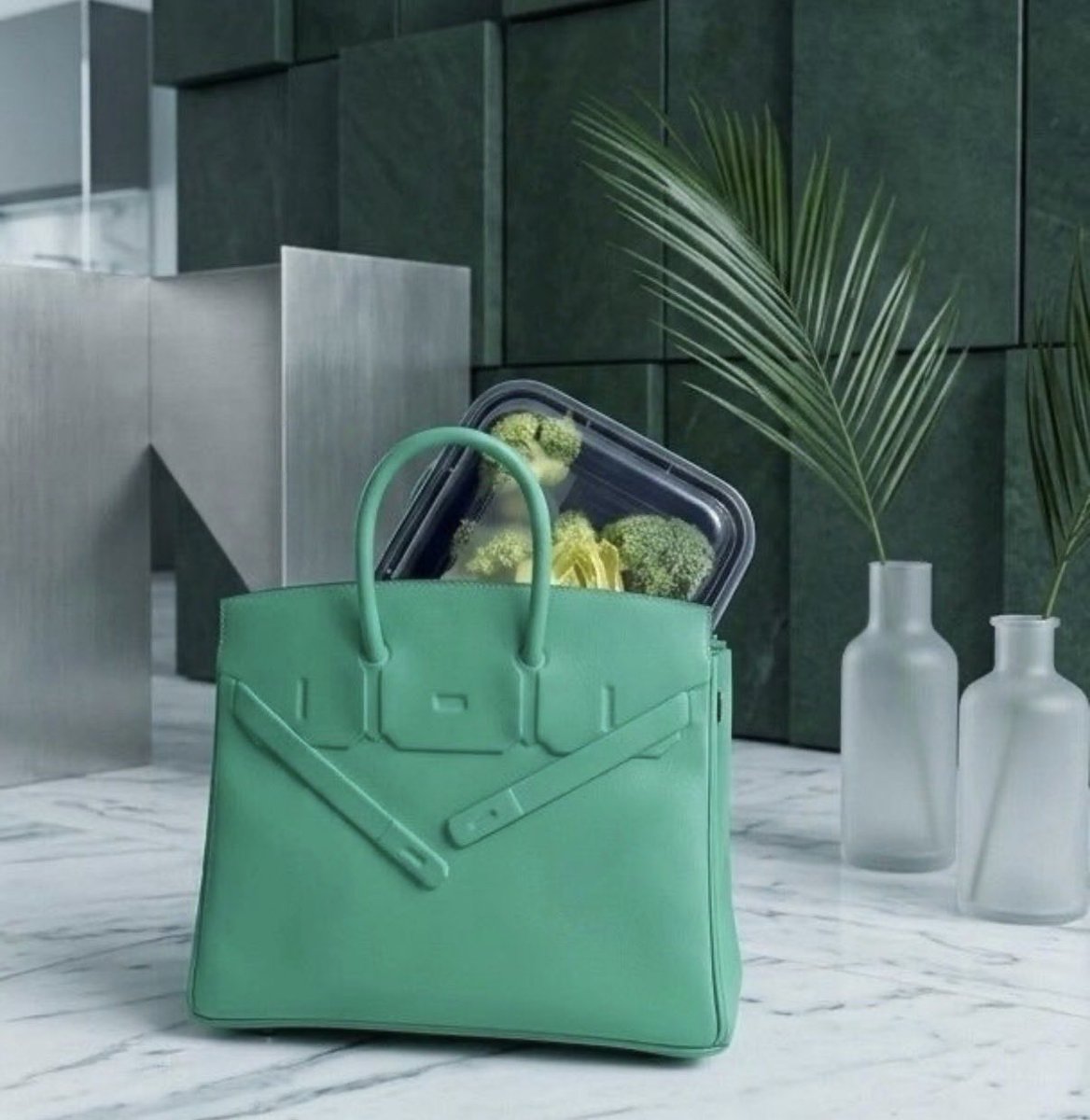 I carry raw vegetables with me everywhere, no matter what’s on my agenda. Working at my desk, traveling, giving talks. No exceptions.

It’s a habit built over years and part of my fiber portfolio strategy. Morning starts with a daily fiber supplement alongside protein, collagen,