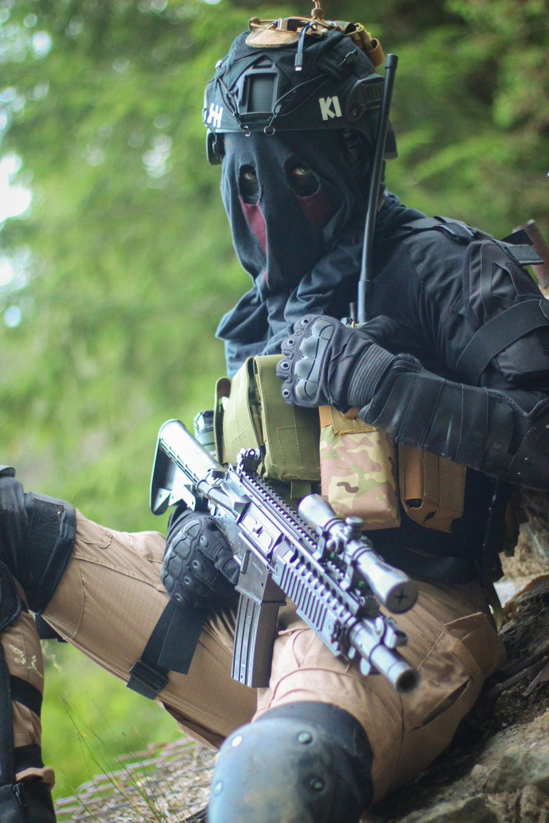 leafcosexe's tweet image. Objective secured📻

Photo | eebanee
#cosplay #CoD #CODMW2 #König #konigcod #Konig #Konigcosplay