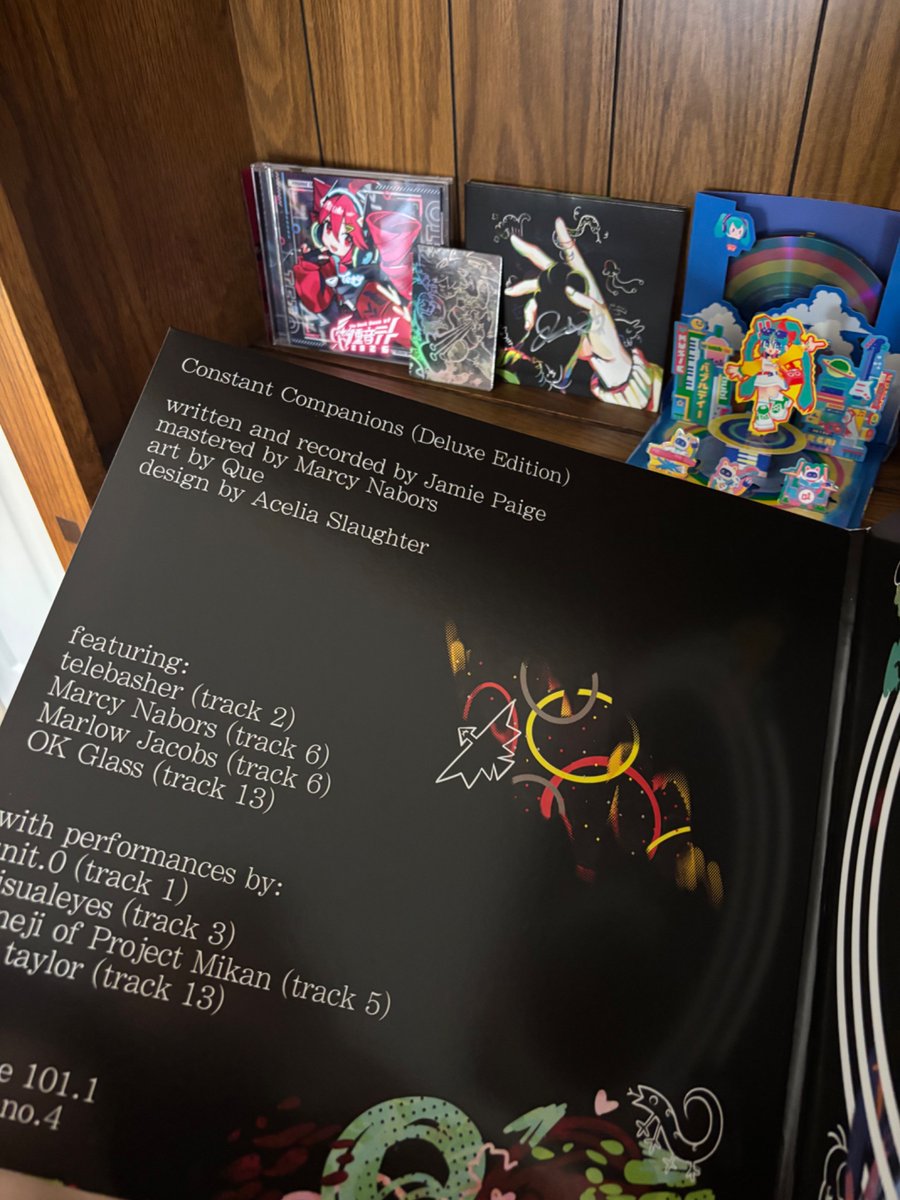 Shadolith's tweet photo. 💙💙💙 ❤️💚
#ThePInJamiePStandsForPvinyl https://t.co/lybnBe71d6