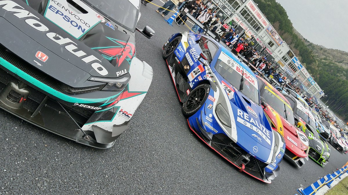 Ino 「等身大BB-8、BB-9E、D-O、LO-LA59製作中 tweet media