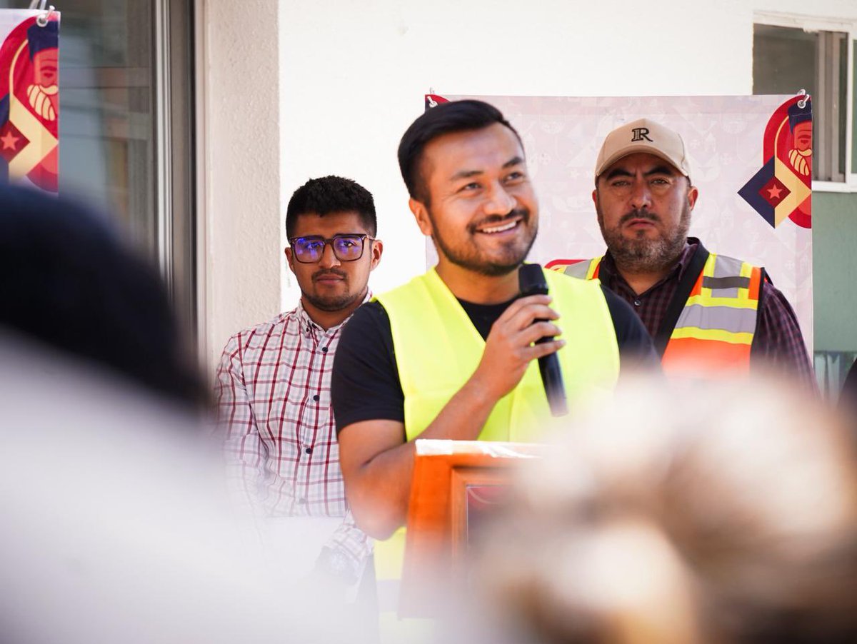 Mis jefas y jefes, hoy dimos un paso bien importante 💪🏽🏥, arrancamos la rehabilitación y el equipamiento del hospitalito, como le decimos con cariño aquí en Huejotzingo 💚

Y no es cualquier cosa… estamos construyendo nuestros servicios de salud municipal, para que sea el