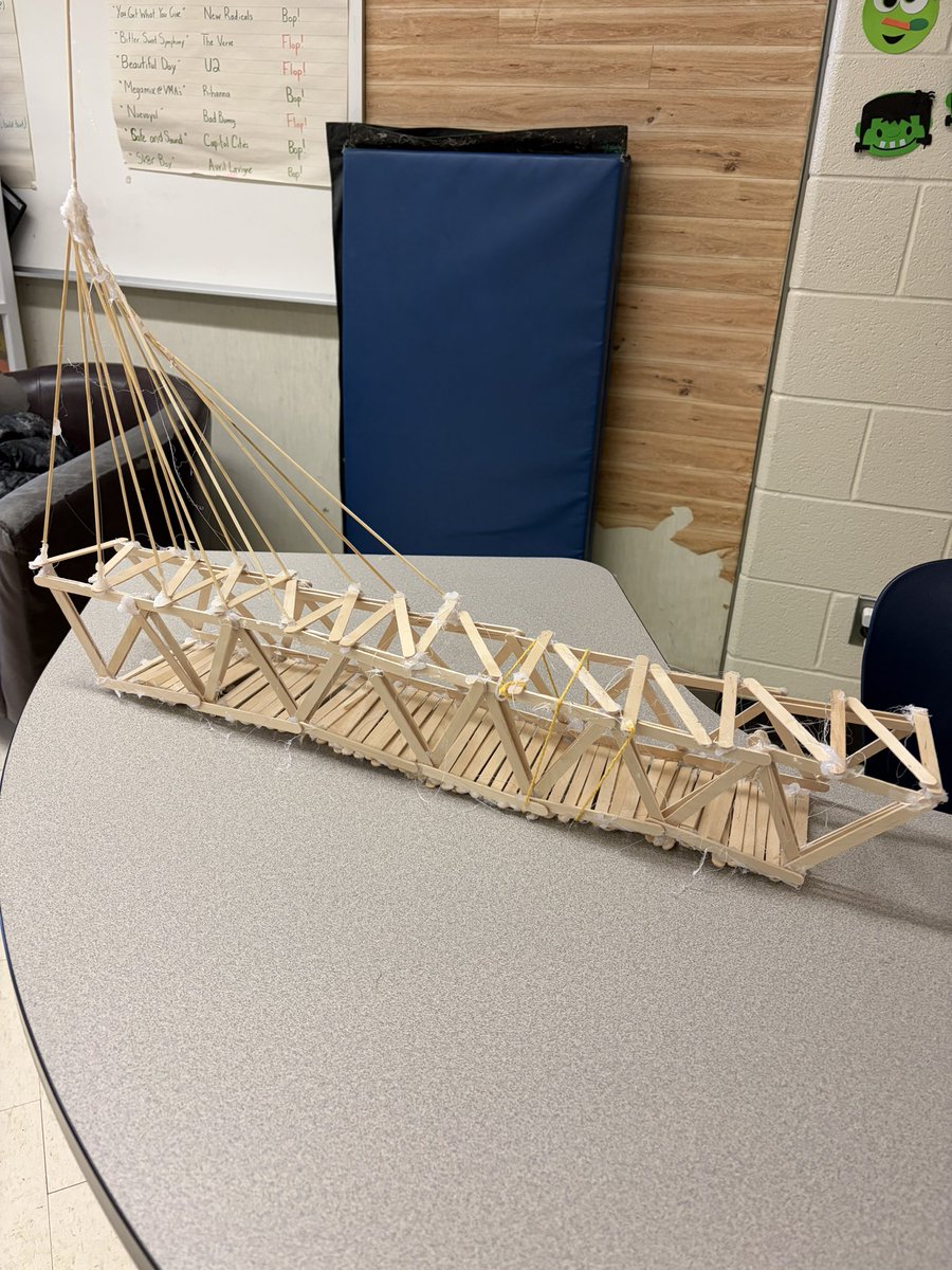MrTsClassroom's tweet image. Our bridges are almost complete! Lots of discussion about how to reinforce their structures and make them able to withstand higher levels of compressive force. This group is wild for triangles! #tvdsb @TVDSB_STEM