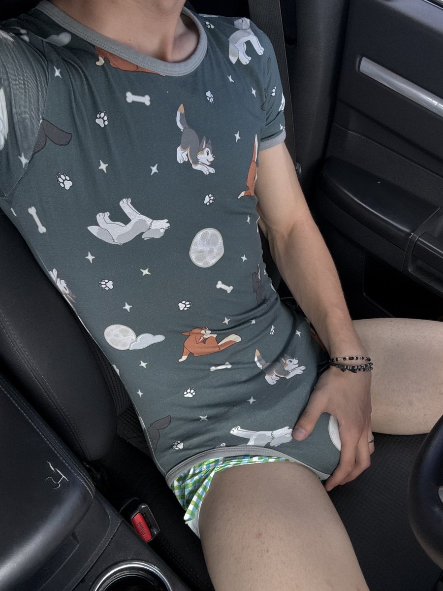 deerpamps's tweet image. Post work diaper! Who wants a sniff?

#abdl #diaper #onesie #diaperfur