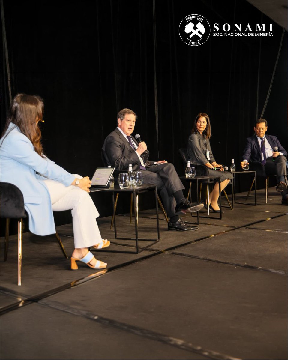 Sonami_Chile's tweet photo. Minería latinoamericana en diálogo en la #CESCOWeek2026 🤝
@JorgeJRiesco, presidente de SONAMI, participó en el panel “Gremios mineros en América Latina”, junto a representantes de Chile, Argentina y Perú, abordando desafíos y oportunidades del sector regional.
@CentroCESCO https://t.co/3rR510upvG