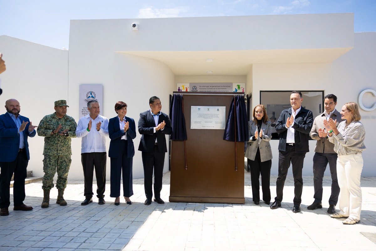 N79news's tweet photo. 👩‍👧‍👦⚖️ ¡Justicia con humanidad! El gobernador @makugo entregó el Centro de Atención Infantil en el penal femenil de #Querétaro.
Las reclusas podrán criar a sus hijos (menores de 3 años) en un entorno digno y seguro. También se inauguró un banco de armas de alta tecnología.#N79NEWS https://t.co/LeTA6EEKmw