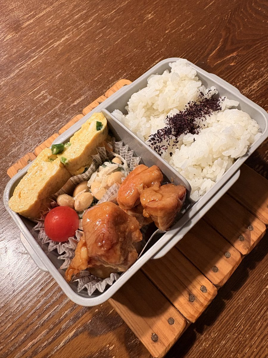 今日は照り焼き🐓すき焼きのタレで味付けしていますが、何にでも使えて便利ですよね。すっかり我が家の味です笑
634日目 鶏の照り焼き弁当
#お弁当 #親父の弁当
