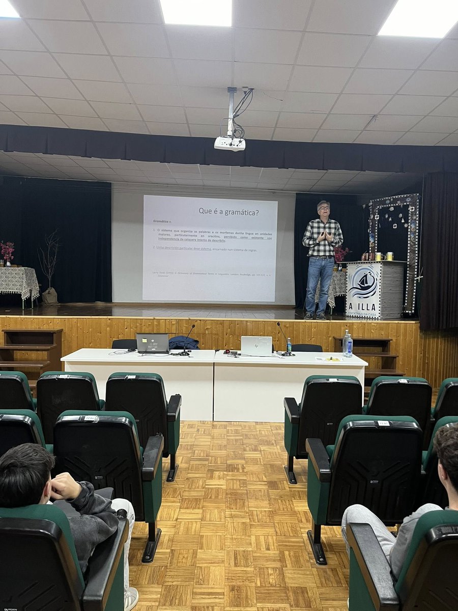 XTaboadaChivite's tweet photo. Charla sobre a gramática co profesor da @UniversidadeUSC , Francisco Dubert para 1º de bacharelato.
@EduXunta 
@UniversidadeUSC https://t.co/qedTZoDhky
