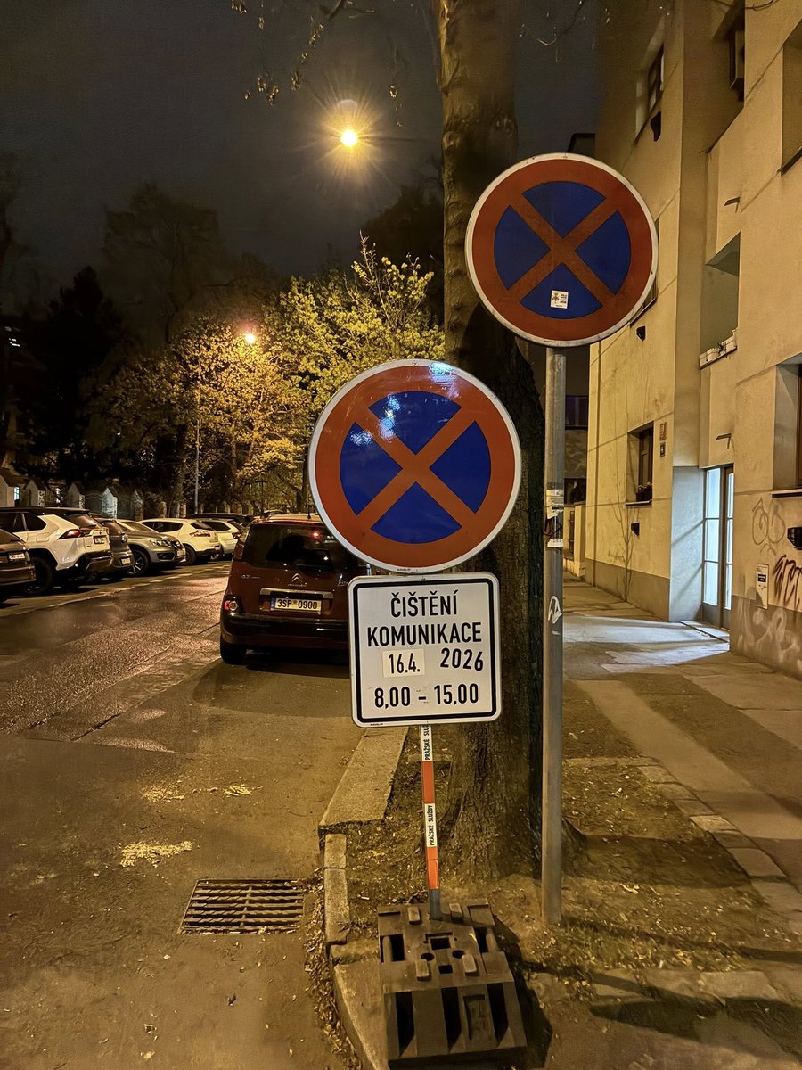 Parkování v Praze tweet media