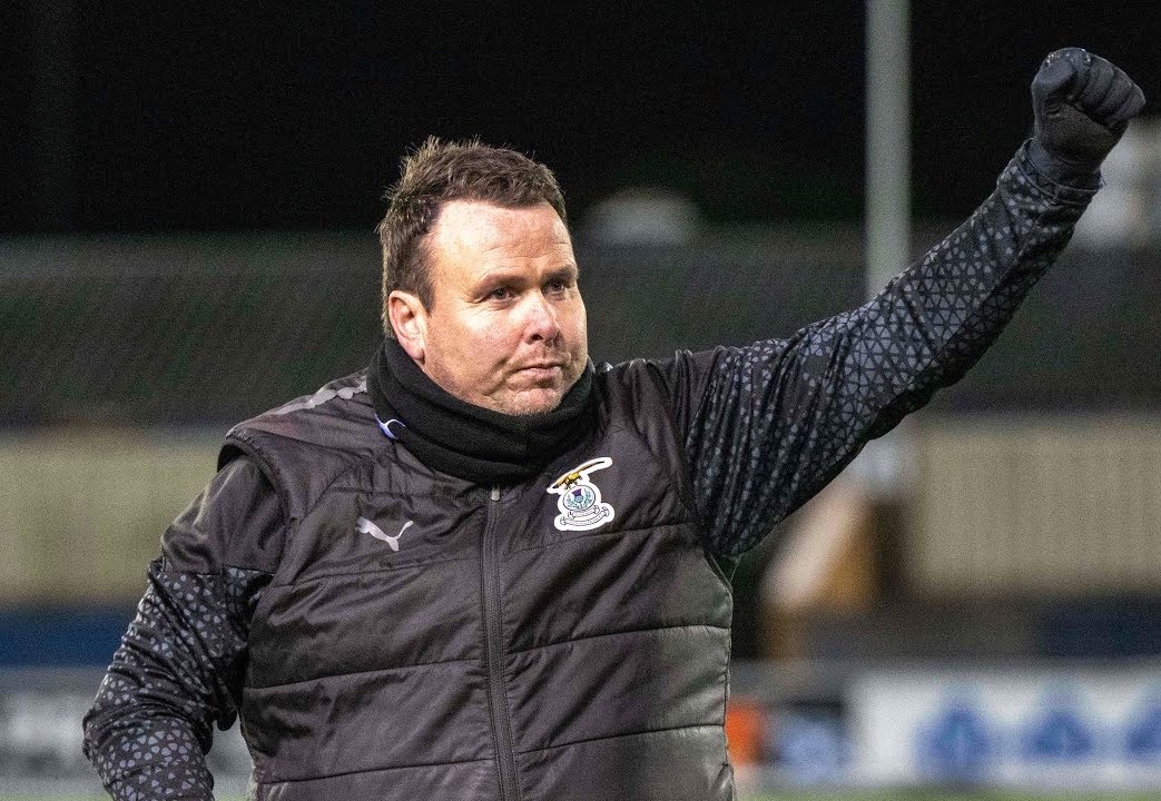 Inverness CT return top of League One! 🔝 

Alfie Stewart’s wonder strike and Chanka Zimba inspired Caley to a 2-0 win in their game in hand at Peterhead. 

15 league games unbeaten, 1 point clear with a superior goal difference, 3 games to go 🔴🔵