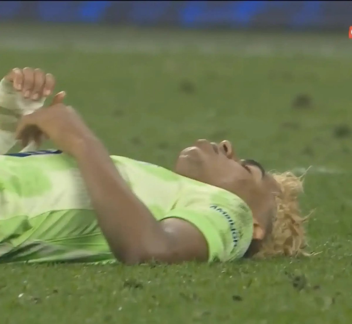 Twilight tweet media