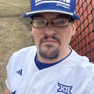 JC_Sports87's tweet photo. #NewProfilePic #RockChalk 🔴⚾️🔵 https://t.co/i74ZptcDu5
