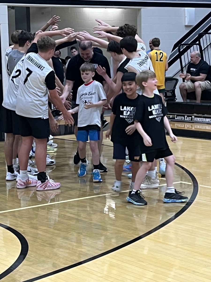 It’s Youth Volleyball Night in the Hawks’ Nest! Thank you to all of our future Hawks for coming out! Go Hawks Go! ⁦<a href="/EAST_HAWKS/">Lakota East High</a>⁩