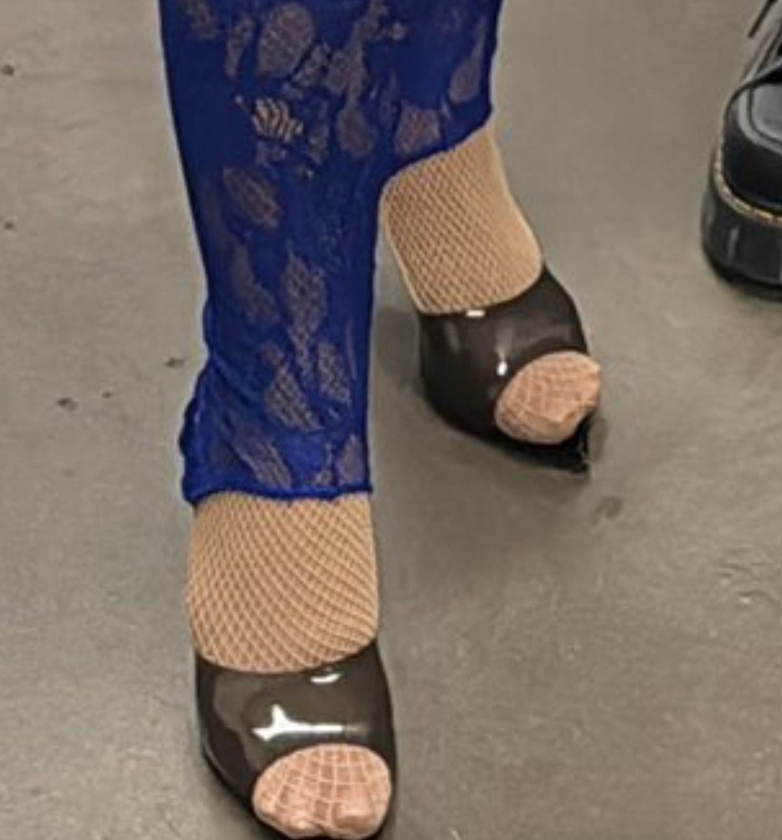 carolipa | sad girl in love tweet media