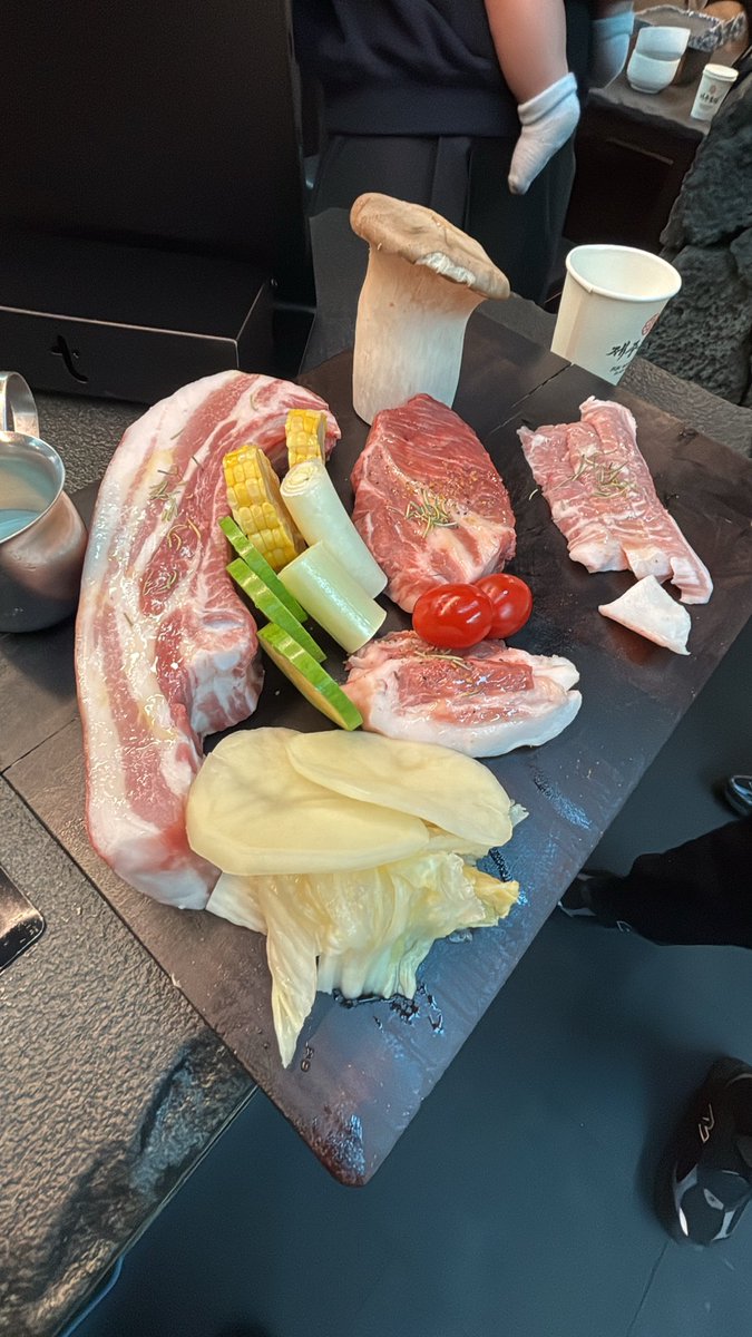 Idntt0505's tweet photo. 今韓国来てるけど、ここのお店美味しかった！
📍제주옥탑블랙bbp https://t.co/UYiciGTqCd