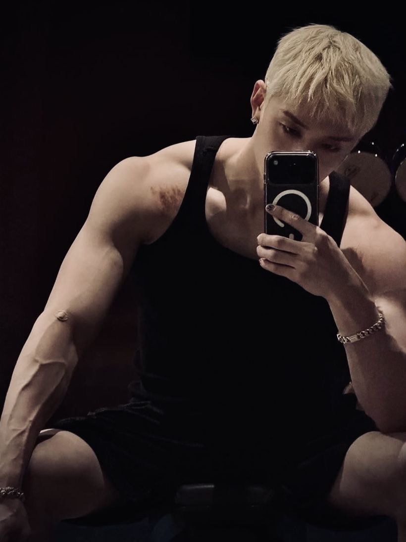 Odebrałem wczoraj zamówienie z uzupełnieniem supli i aż ładnie na półce wygląda ta kreatyna, cytrulina, beta alanina, żelazo, magnez, synefryna i ashwaganda

Btw kiedy półka z budlakami zamieniła się w półkę z suplami??