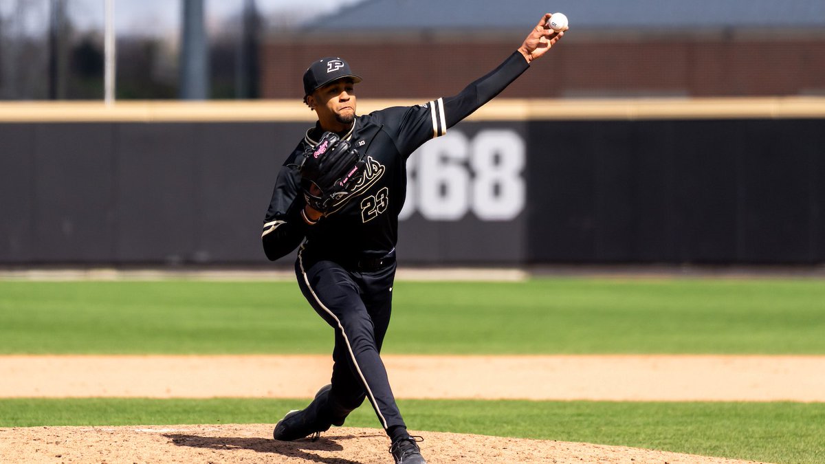 PurdueBaseball's tweet image. #PlayBall at Alexander Field!! Jarvis Evans has delivered the 1st pitch to Miami leadoff man Marcus Dierks. #BoilerUp 

📊 Live Stats: boile.rs/BSB41426
🔊 Listen: boile.rs/Listen &amp;amp; PurdueSports App
📺 B1G+: boile.rs/B1Gp41426