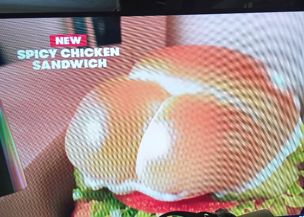 Rayvrq1's tweet photo. Hey if you want some a*$ , I mean their new spicy 🐔 sandwich, head over to @Wendys https://t.co/XhBdEk1IWZ