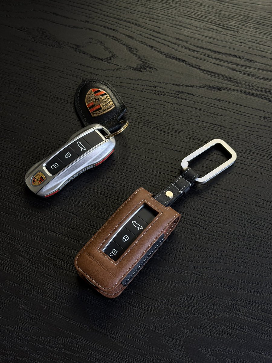 Jonnywilso's tweet photo. Cohiba Brown, GT Silver stitch https://t.co/JbeocySA8F