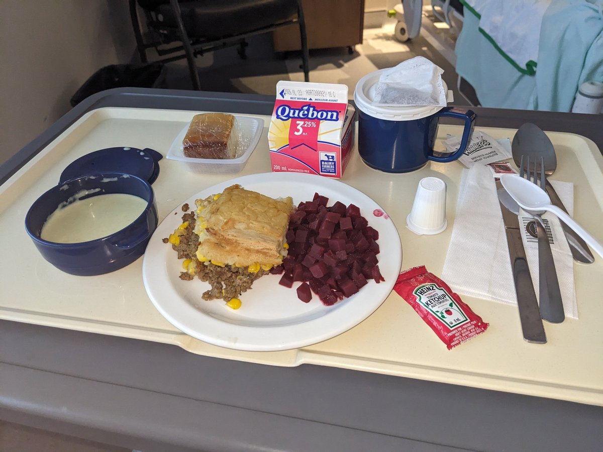 Eric33023323's tweet photo. @julilie45 Bouffe d'hôpital encore, manque de ketchup mais sa l'air bon 😀 https://t.co/HKuA0UbmRj