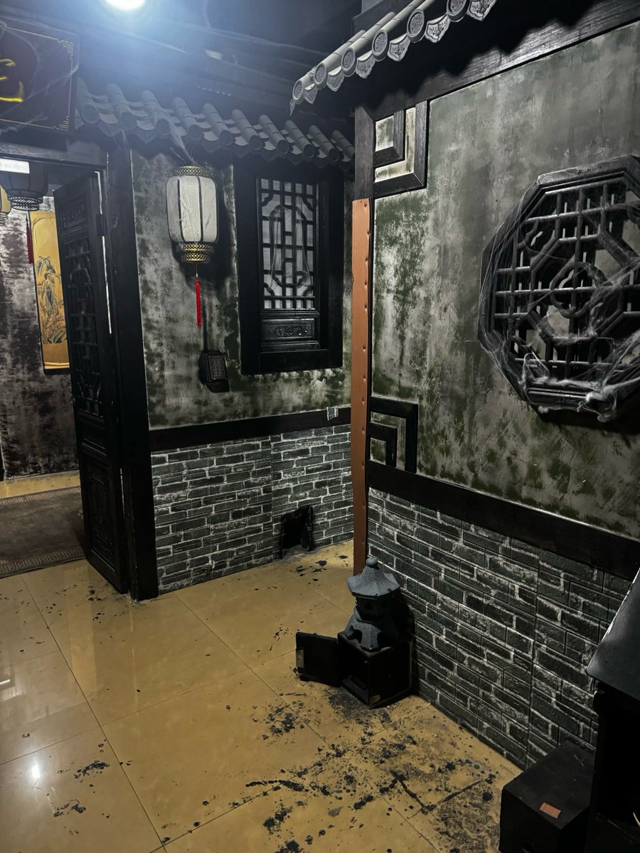 SabineChatin's tweet image. "Trapped Solve clues, unlock secrets, escape before time’s up!  #EscapeRoomAdventure #PuzzleMaster"