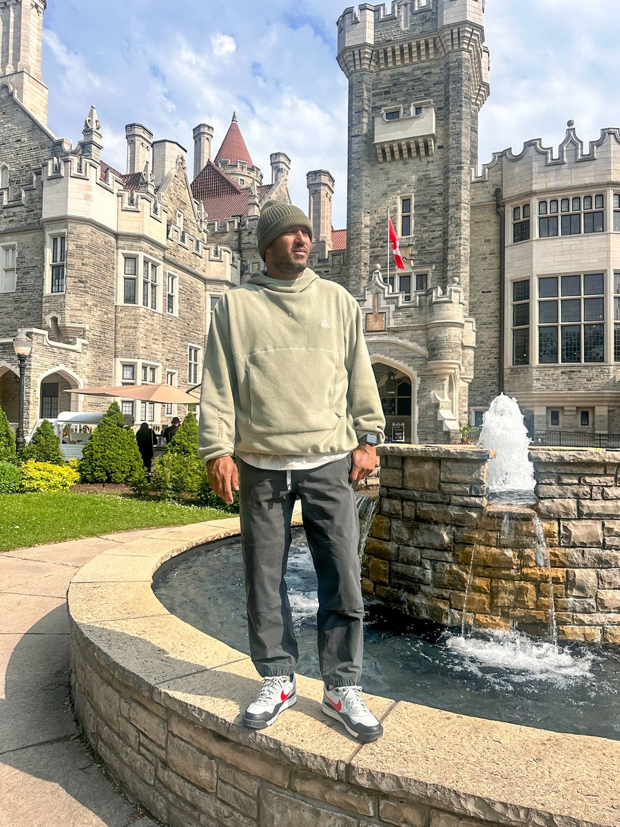 KicksOutOfLife's tweet image. Happy Trail Tuesday from Toronto, I stepped out in an ACG hoodie, trail pants, &amp;amp; the Nike ACG Wildwood. Felt good as I moved through the city. Hit Casa Loma, built over 100 years ago. Then Kensington Market to tap into the culture.

#TrailTuesday #NikeACG #Toronto #KicksOutOfLife