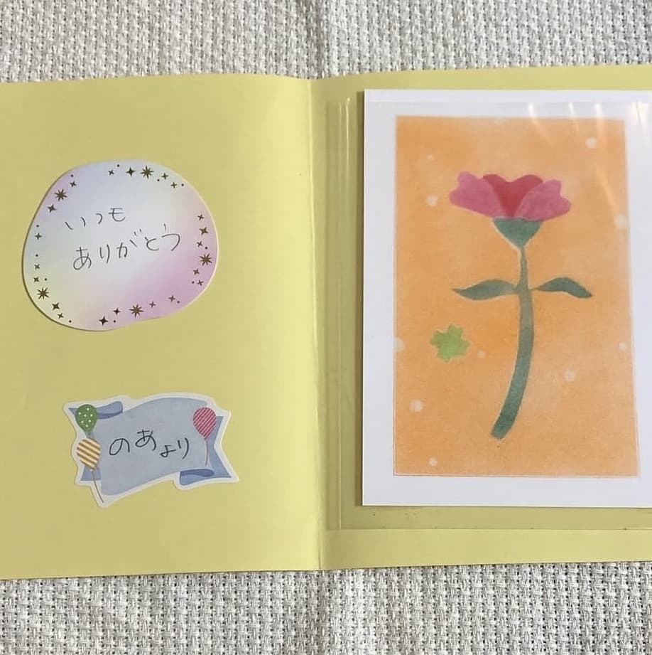 BookKasama's tweet image. #カラフル’26春 出店者紹介

#pastel-noa/26日
[パステルアートワークショップ、作品販売]
パステルを削り指で描くアートです。母の日が近いので、母の日のアートを描きましょう

2026.4/25(土)-26(日),28(火)-29(水) 10:00〜16:00 #笠間工芸の丘

#茨城 #笠間
#クラフト #マルシェ #ハンドメイド