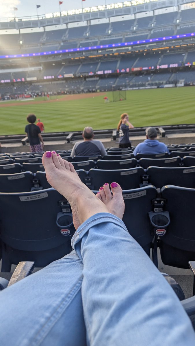 twofeet_toosweet tweet media