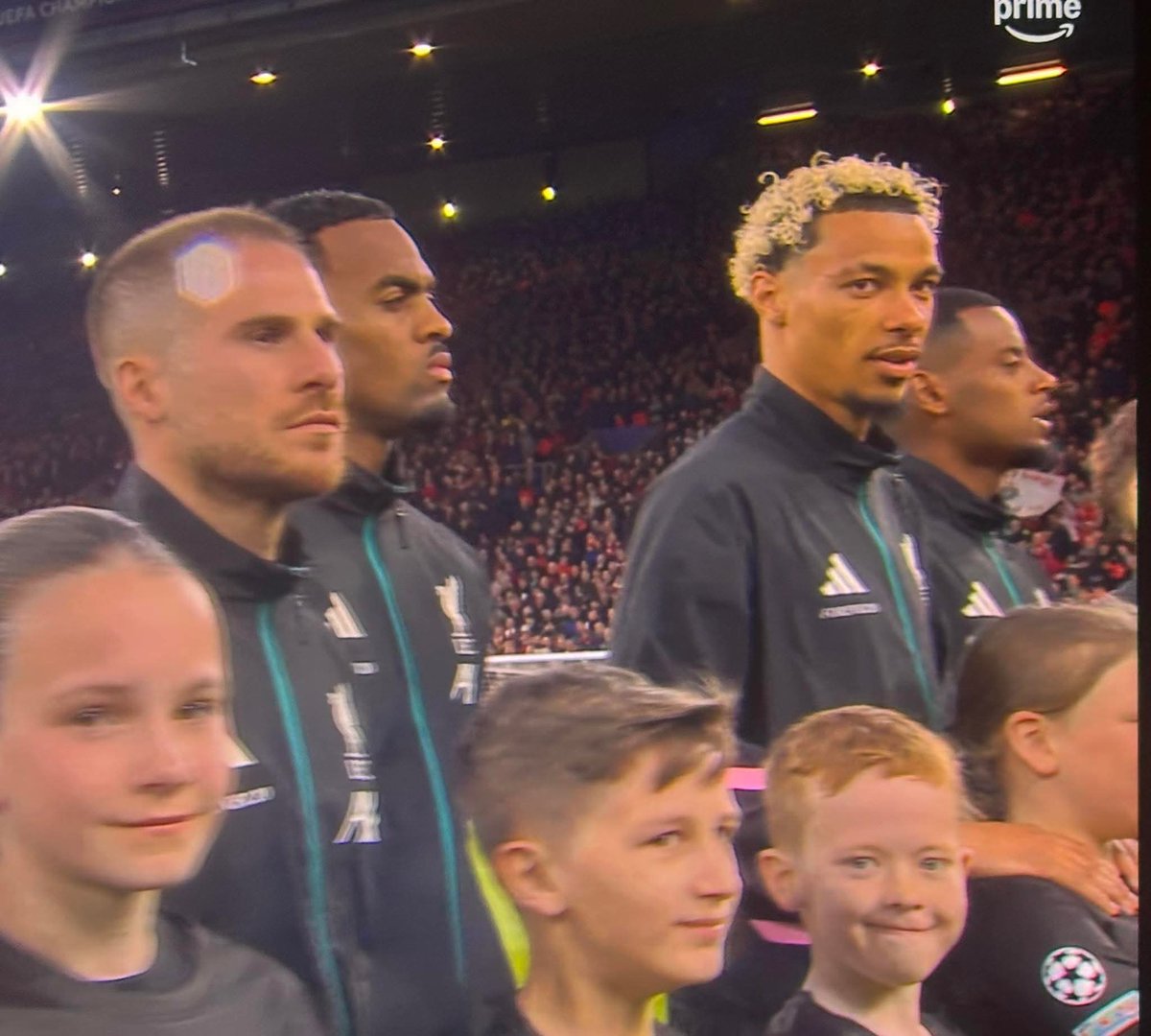 Kizzlaaa's tweet photo. Thank you @RGravenberch for taking Sam’s hand tonight! #dreamcometrue @LFC #YNWA ❤️🫡 https://t.co/7fLAp7I6uf