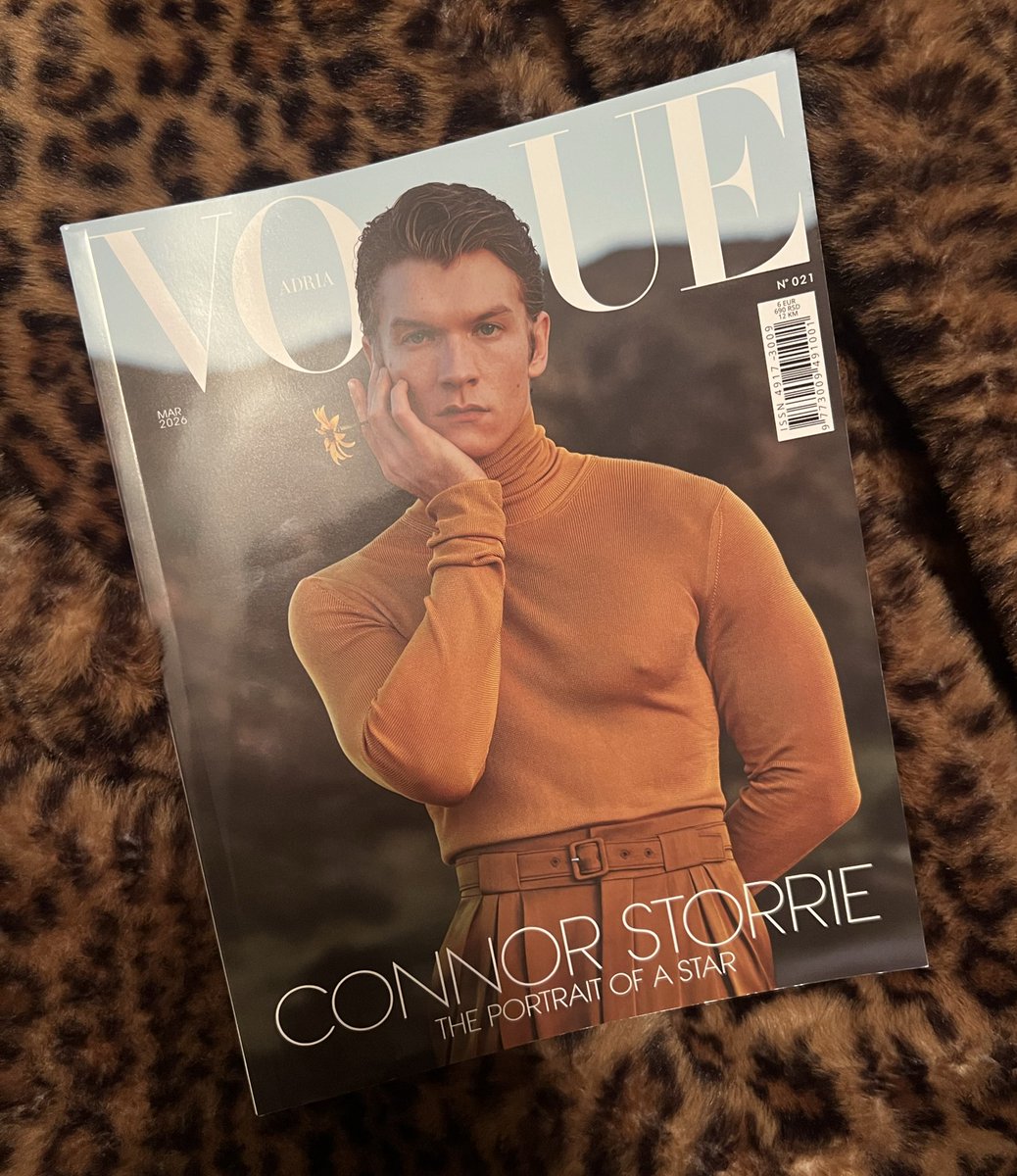 crosbri's tweet photo. MY EYES ARE NEVER LEAVING THESE PAGES https://t.co/BVfm0dpvWb