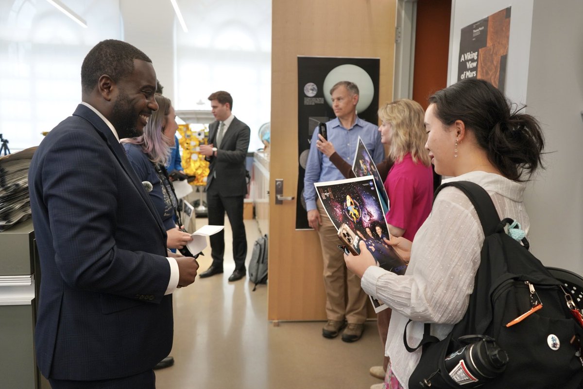 RepGabeAmo's tweet photo. Inspired by the discussion @NASA Astronaut @Astro_Raja held with @BrownUniversity Planetary Education and Outreach Center students working at the cutting edge of planetary science.

The sky’s the limit! I cannot wait to see where they explore and what they discover next.🛰️🌌 https://t.co/4CuZfxcHIP