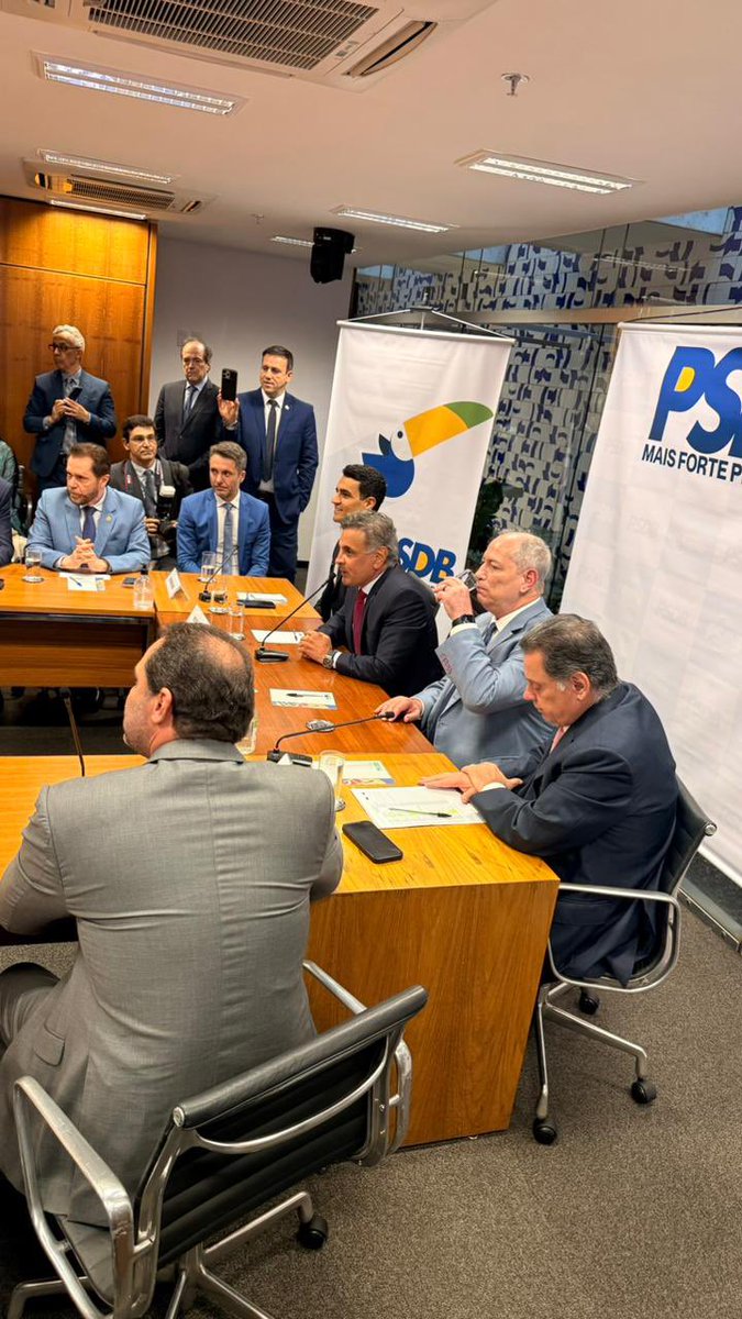 Eixo Político tweet media