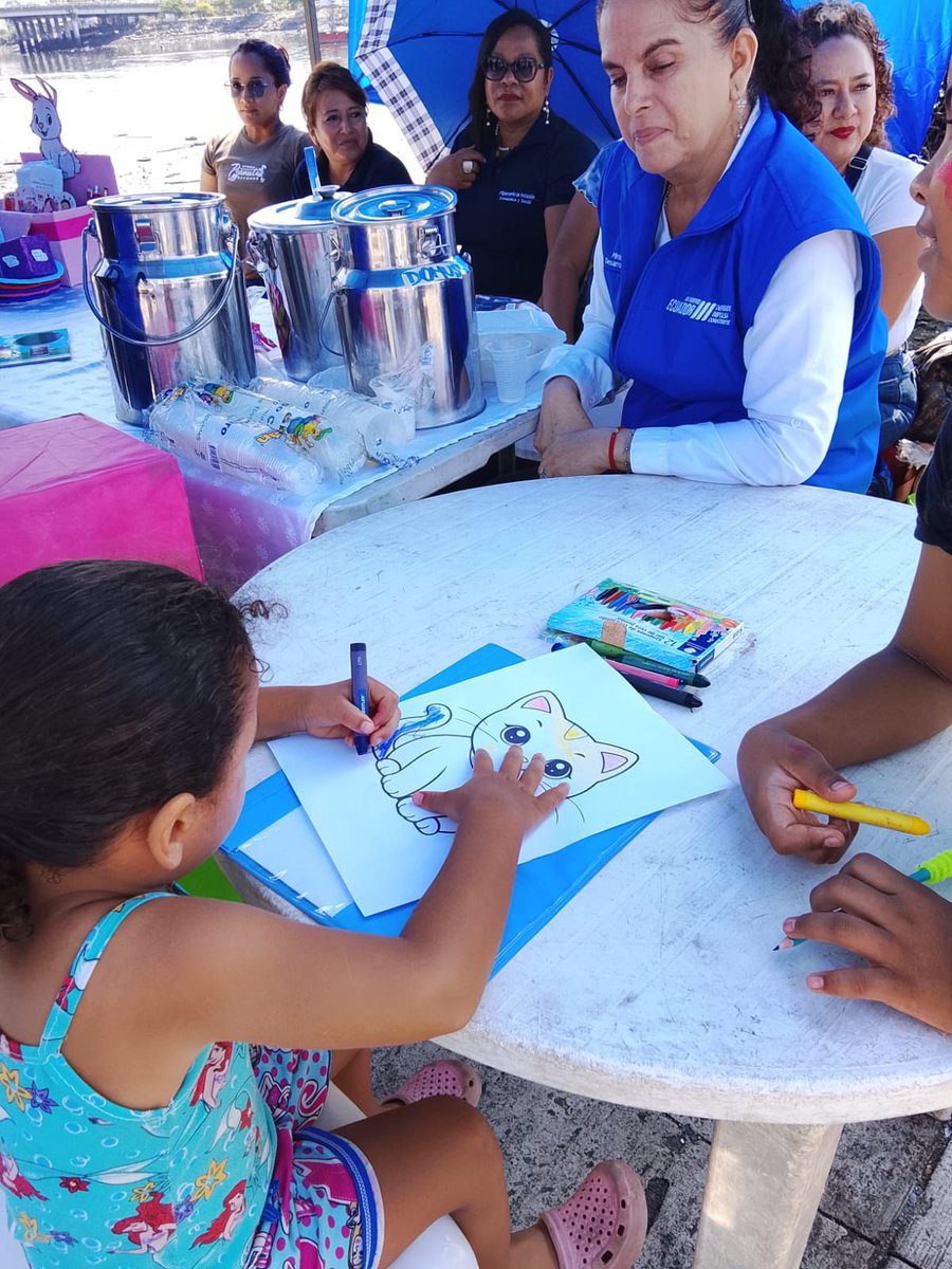 Zona8MDH's tweet photo. 📍 #Guayaquil | ¡En la Isla Trinitaria las Brigadas Sociales no paran! Con la gestión del MDH y el apoyo de varias instituciones, llegamos con balcones de servicios, cedulación, atención médica y recreación para el beneficio de cada familia.

Si hay vocación, ¡nada nos detiene! https://t.co/07MsXIWFcN