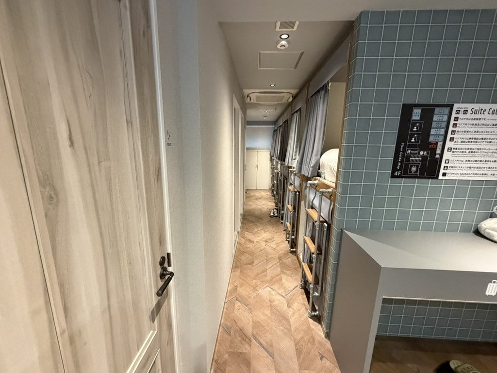 daikichirt's tweet photo. バイク旅10日目。今日が最終日の予定。
Suite Cabinさんを、後にして
静岡市から大阪へ向かいます。
天気悪くなりそうで、ご安全に！
#フォルツァ
#ツーリング https://t.co/R6UcjqQu1x