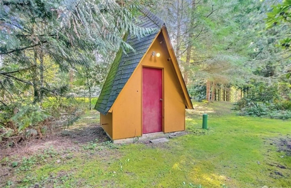 JSHTRealEstate's tweet image. ✨Just Listed Graham WA✨

📍4601 292nd Street E Graham WA 
#️⃣MLS 2502360
💰$550,000
🛏️ 2 bedrooms 
🚽 1.5 baths
👣 2,352 sq ft
🥳1997 YBT 
🌳 2.05 Acres   
 ✴️ NO HOD’s 

#JamesSmithHomeTeam #justlisted #GrahamWA #homeselling #HouseHunting