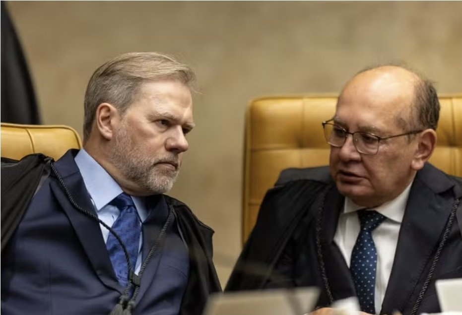 Ministros do STF, notadamente Dias Toffoli e Gilmar Mendes, ameaçaram abertamente o Senado Federal pelos pedidos de indiciamento da CPI do Crime Organizado. O Parlamento seguirá sendo humilhado enquanto não os tratar pelo que são: uma gangue de tiranos.