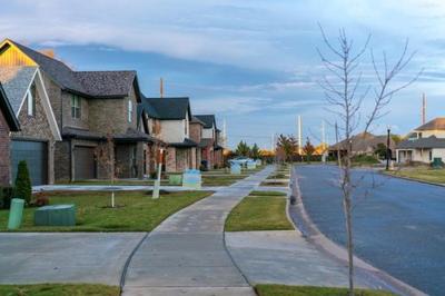 LoriClickRPC's tweet photo. Okay, let’s address the obvious first. The biggest house has more square footage than the smaller one. Duh. But that’s not what we’re going to talk about today. As it relates to appraised value is the message here. https://t.co/dT0aNJS5DP https://t.co/htKZT0eUhG