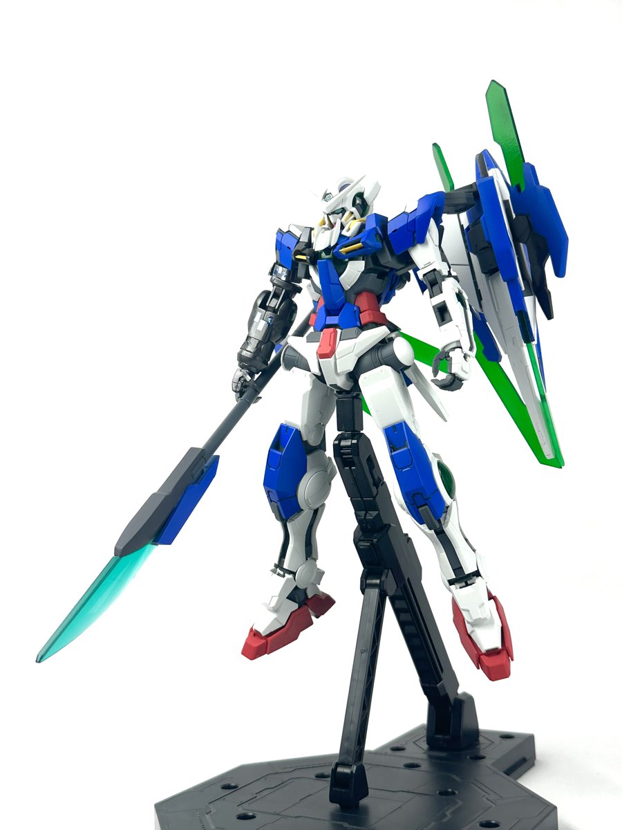 vroboros_'s tweet photo. 【MGガンダムエクシアリペアⅣ
(グラス・ガンダム)】
完成です

武器はフルスクラッチで制作しました
オリジナルのリペアⅣとの相違点として、腕、シールドが左右反転しています
また、メイン武装が太刀ではなく薙刀に変更されています

(1/3)
#ガンプラ https://t.co/quFXfkrCxN