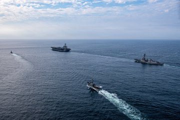 TuiteroSismico's tweet image. Aviones F-16 de la Fuerza Aérea de Chile volaron en formación junto a F/A-18 Super Hornet del Portaviones USS Nimitz sobre mar Chileno, durante el ejercicio Southern Seas 2026. 

Dos F-16 chilenos + tres Super Hornets rugiendo juntos. 
#Chile #AtletiBarça #inflación #Yield