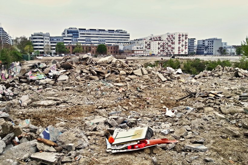 apex_archive's tweet photo. Was ich hier auf Twitter von diesem Ort, den ich sehr oft besucht habe, getweetet habe, kann man unter der Sucheingabe
" from:@apex_archive #MeinPlatz #StMarx " finden.
Von mir und unveröffentlich, gibt es allerdings tausende Aufnahmen vom Platz und der Umgebung. https://t.co/4K3oodvbKR